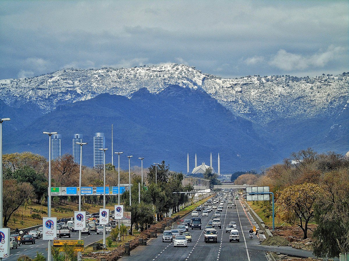 Top 10 tourist spots in Pakistan?